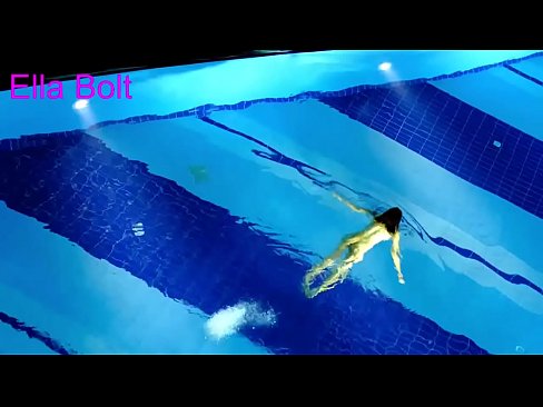 ❤️ Ik kin net ophâlde te sjen, jonge blonde fongen neaken swimmen yn ELLA BOLT resort pool ☑ Kwaliteitsseks by porno fy.klassikaprint.ru ❤